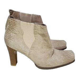 Vintage Newport News Brown Leather Ankle Boots – Size 6 – 3.5" Heel